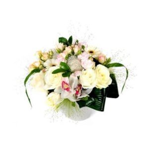 COMPOSITION DE FLEURS ROSES